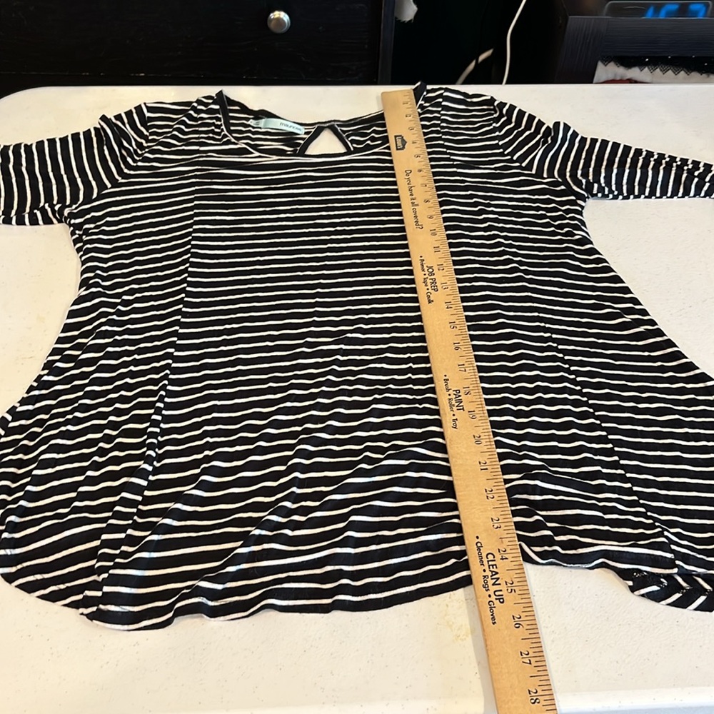 #217. 🪷Maurices Black and White long sleeve top. Tunic length. Xl - Picture 3 of 8